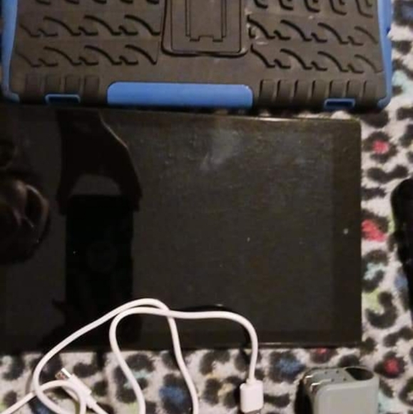 Fire tablet black and the case Is blue - Picture 7 of 7